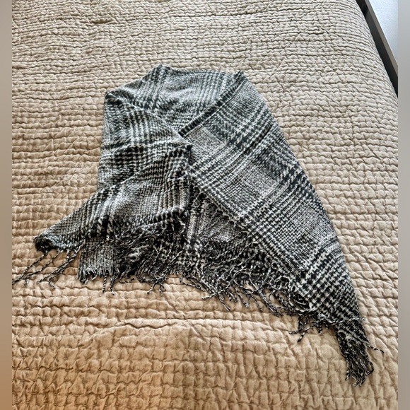 Lot of (3) Fringed Wraps. Ivanka Trump, Chico’s and Westfield. One Size. - Picture 2 of 4